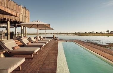 Baines' Lodge - Poolside