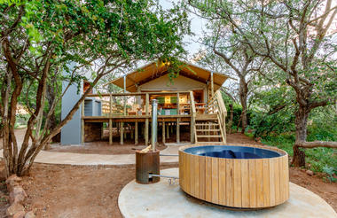 AfriCamps tent with outdoor hot tub