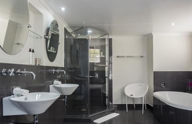 Materolli Suite Bathroom