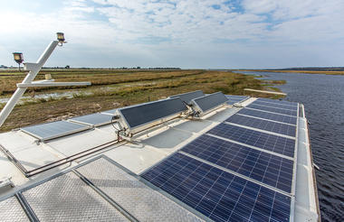 Pangolin Voyager Houseboat solar panels