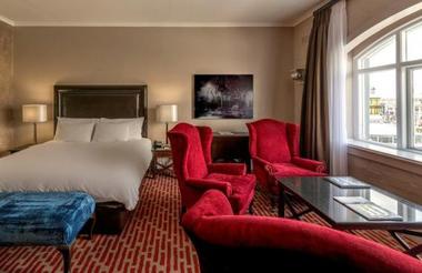 Piazza Facing Room