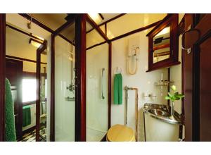 Deluxe Suite bathroom