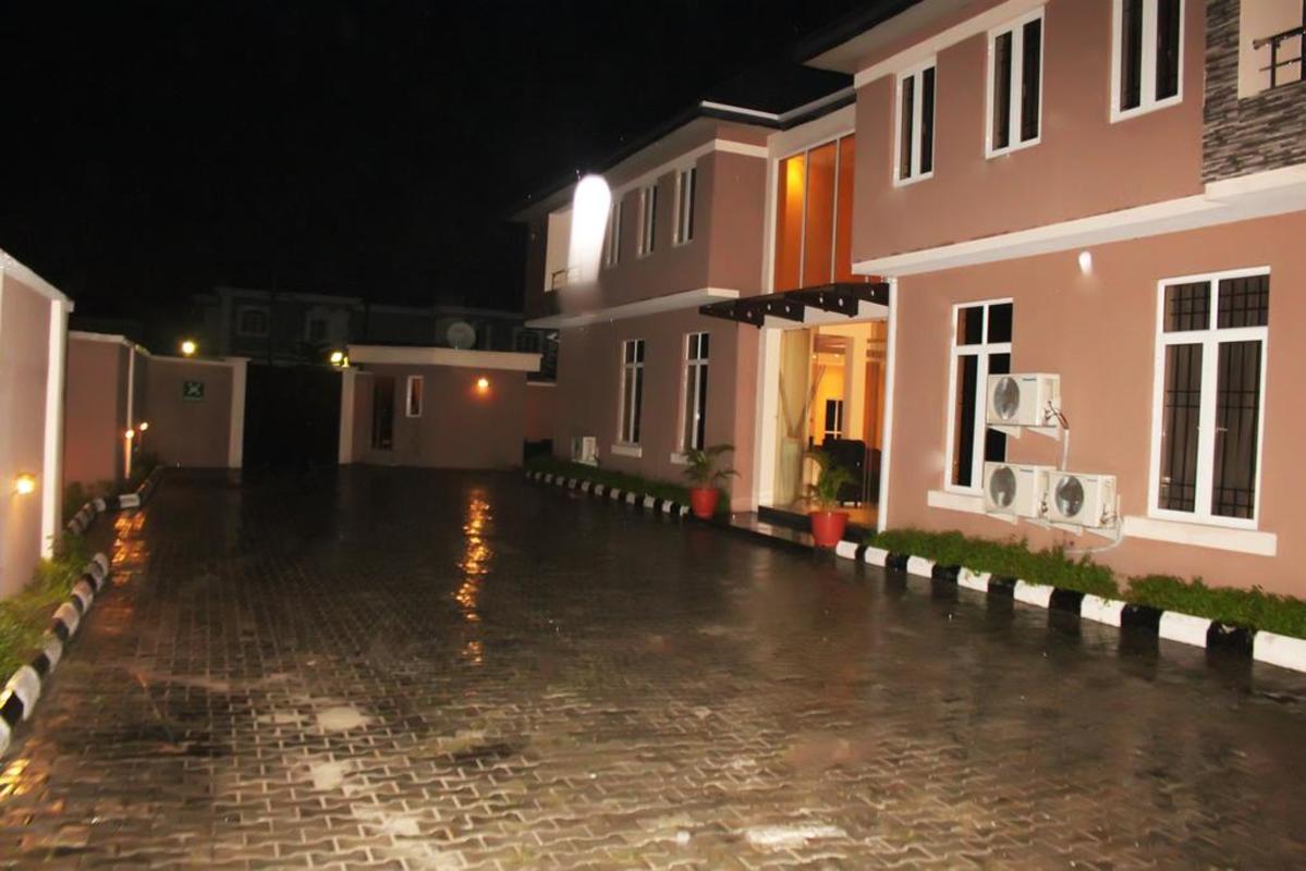 The Hamilton Suites (Texas Overseas Catering LTD) | Lekki Phase 1 Accommodation