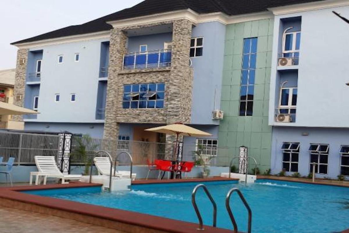 L'avalon Hotel and Suites | Ajah Accommodation