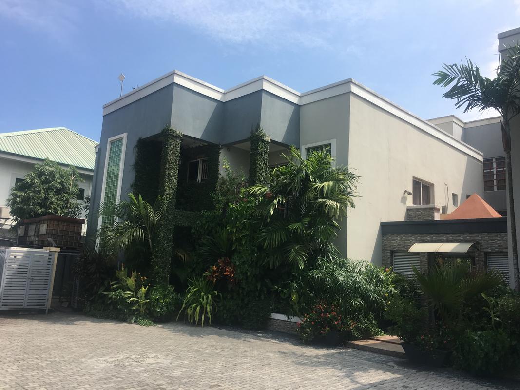 Crystal Court Lekki | Lekki Phase 1 Accommodation