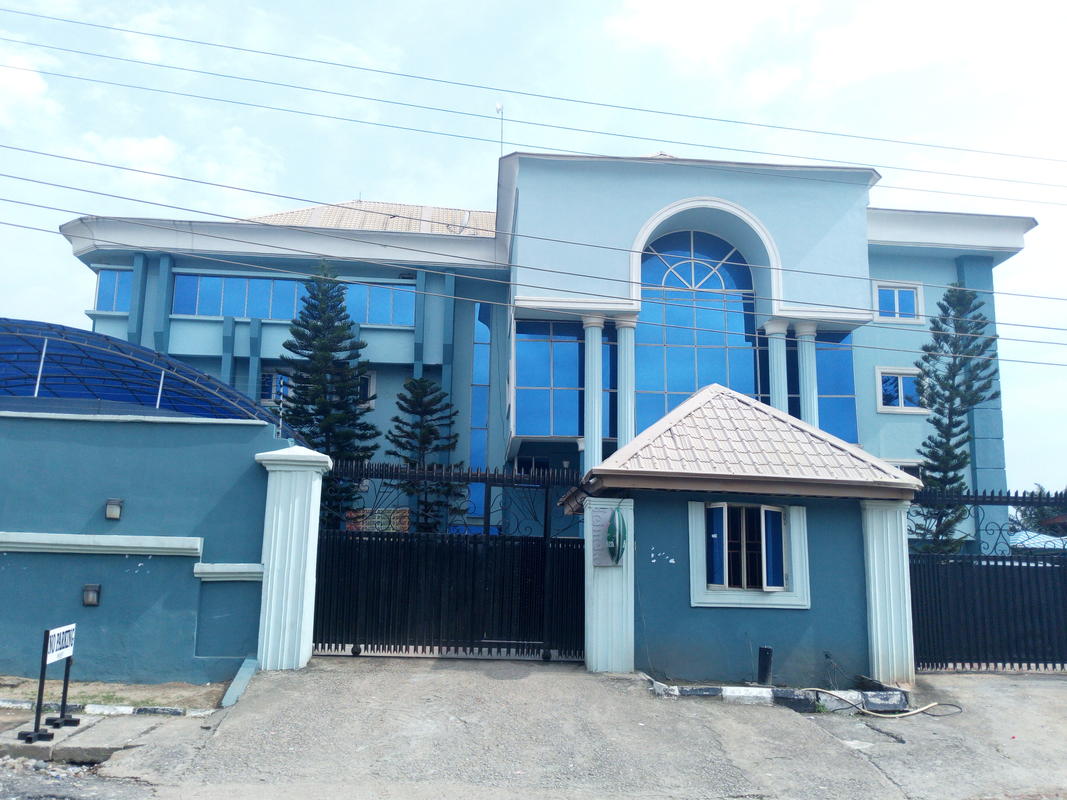 D'Luxx Villa and Suites | Accommodation Mushin
