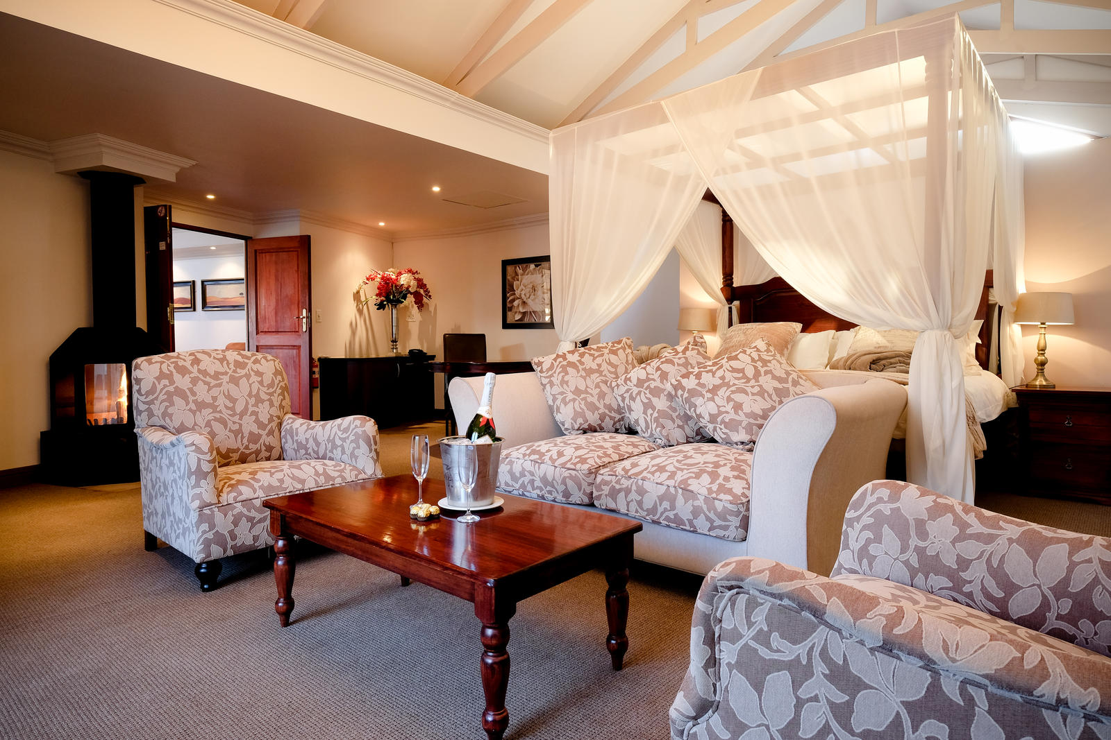 Oxbow Country Estate Reserve Your Hotel, SelfCatering, or Bed and