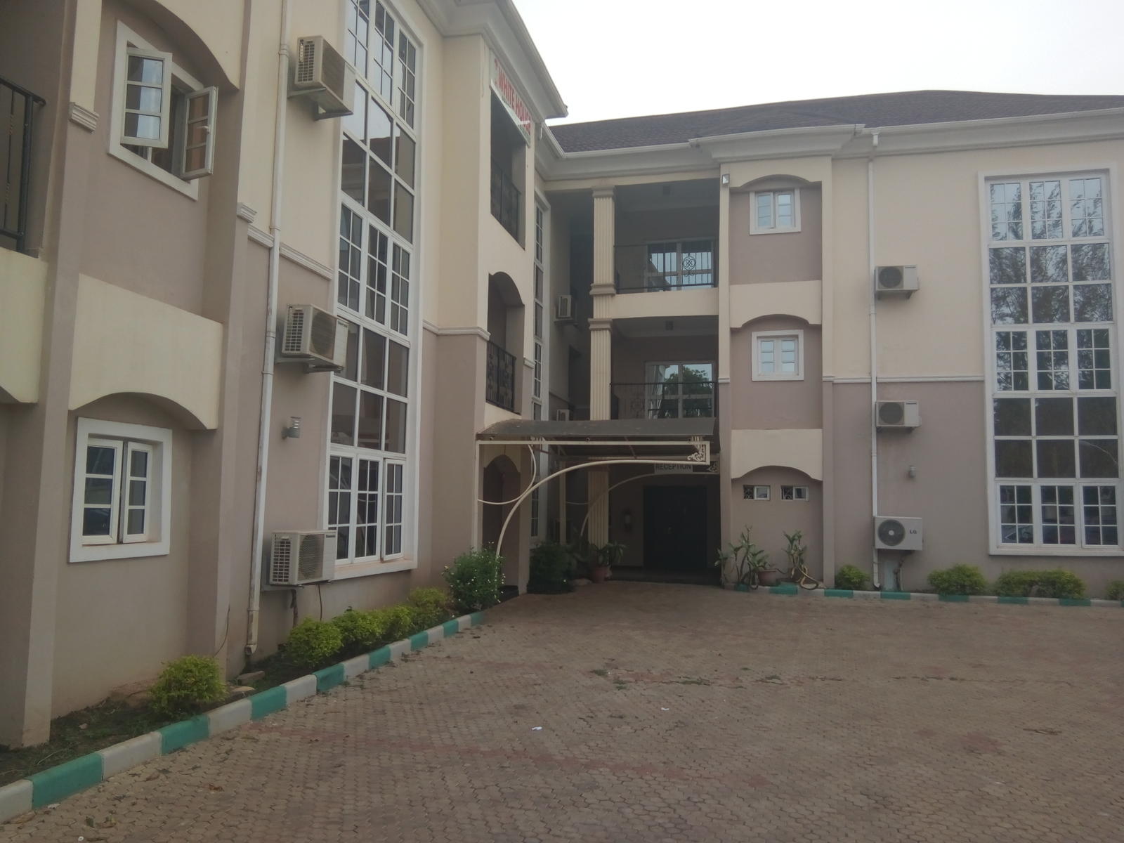 White House Apartment And Suites Abuja