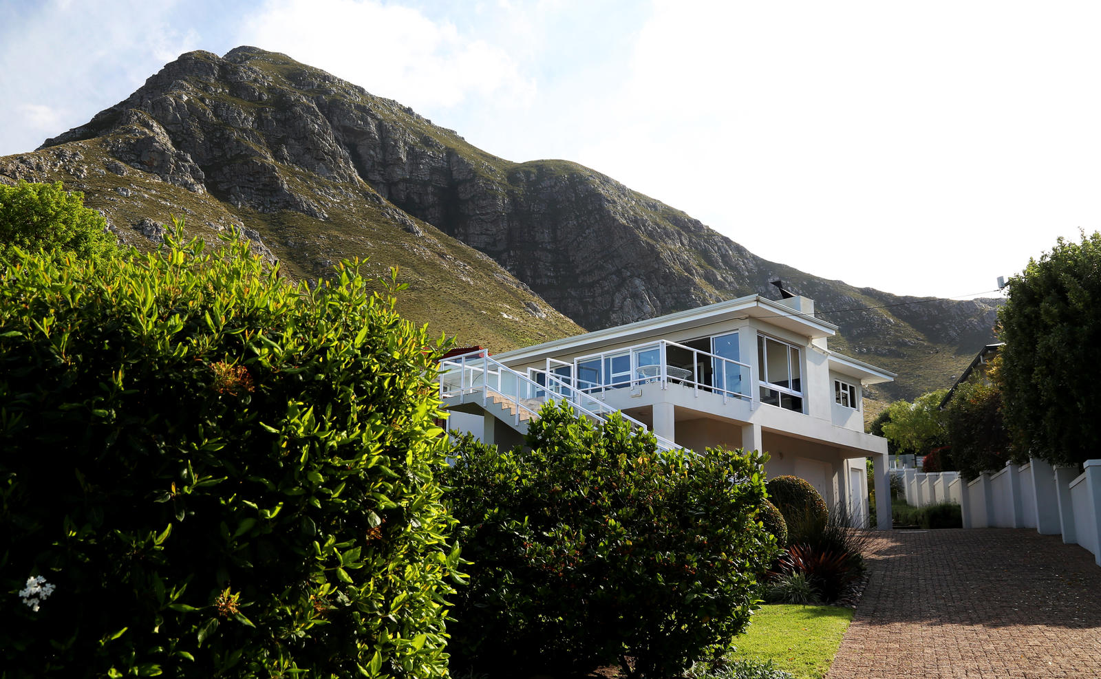 Home with an Ocean view in Hermanus - BEST Getaways - South Africa's ...