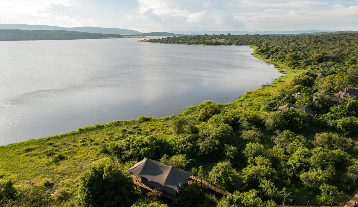 Each of the six spacious guest tents overlooks Lake Rwanyakazinga