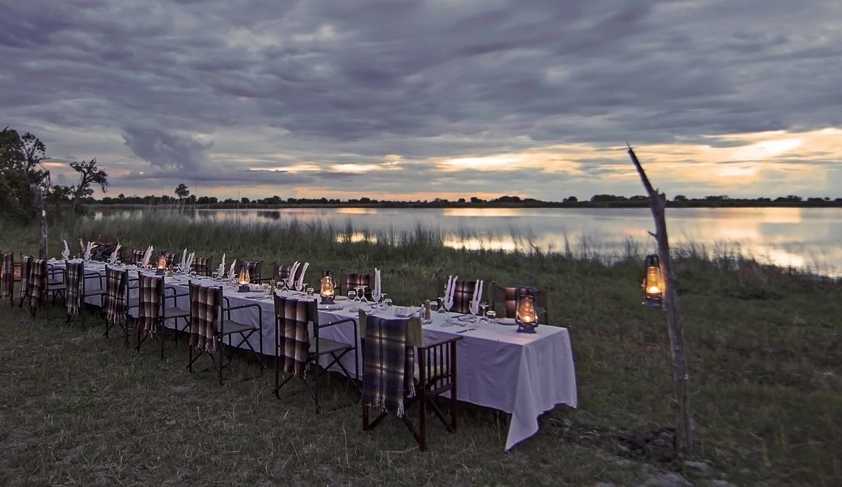 Experience the breathtaking view of Shinde lagoon while dining under the stars.