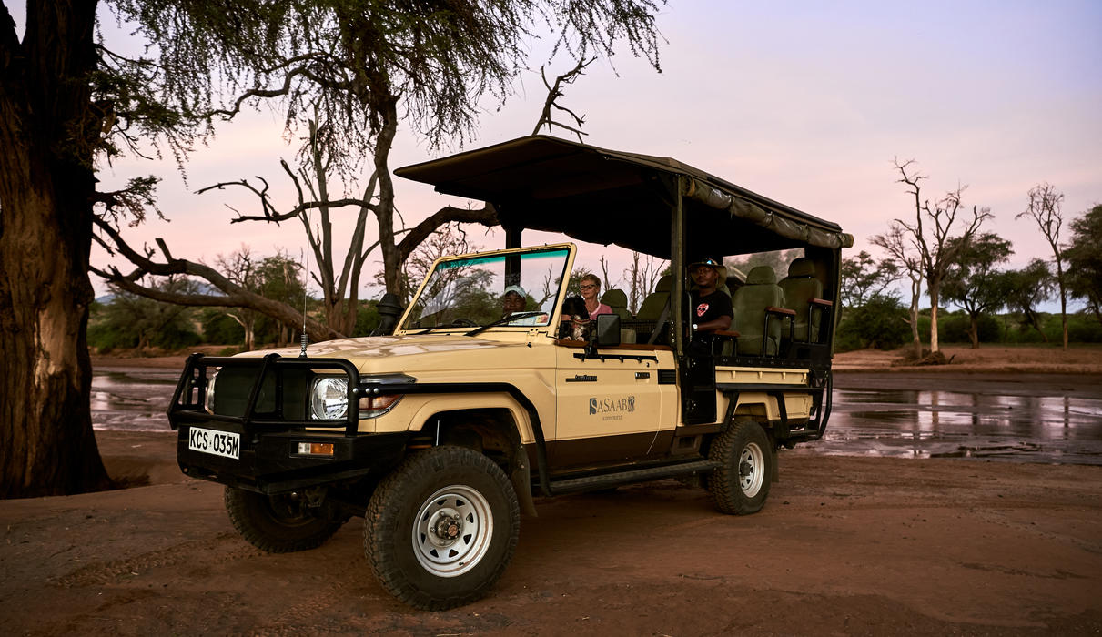 Open game drive vehicle