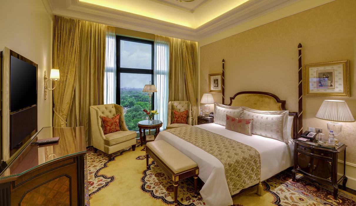Articulating the grand Indian theme of floor-to-ceiling columns and regal arches, this 1,090 sq ft (101 sq mt), two-bay suite located on the ninth floor of the hotel is a luxury haven waiting to be experienced. 