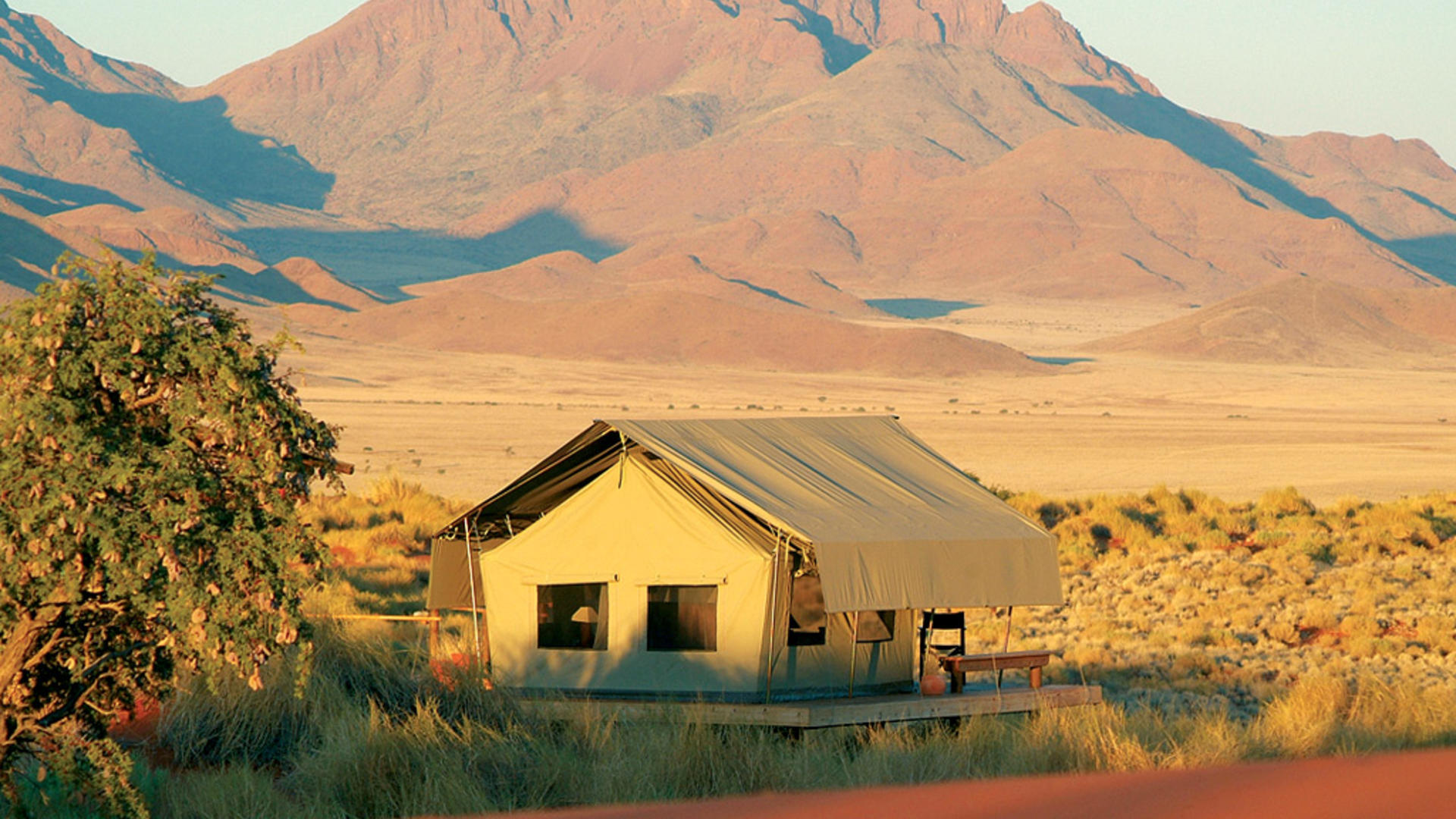 Skeleton Coast, Sossusvlei & Luderitz Safari (D)