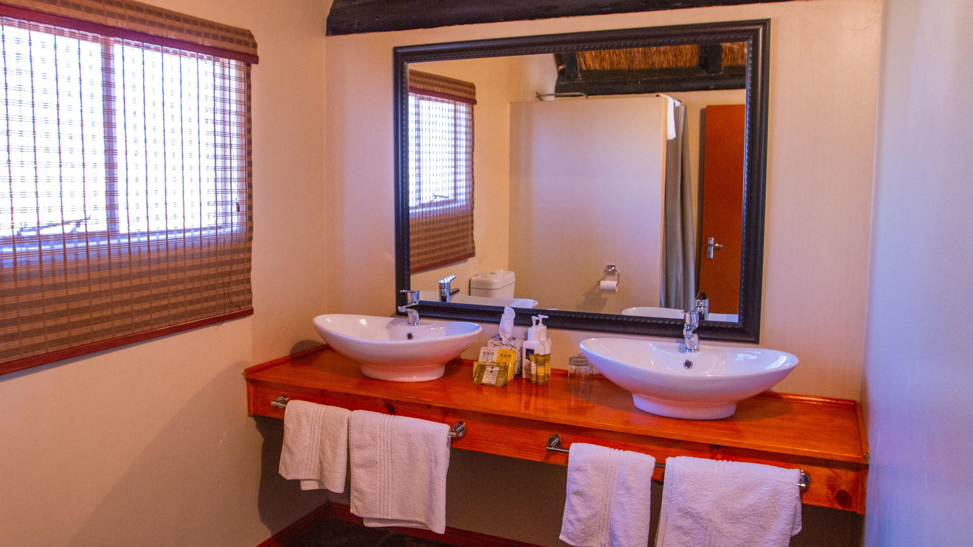 Intu Afrika Kalahari Game Reserve - Camelthorn Kalahari Lodge