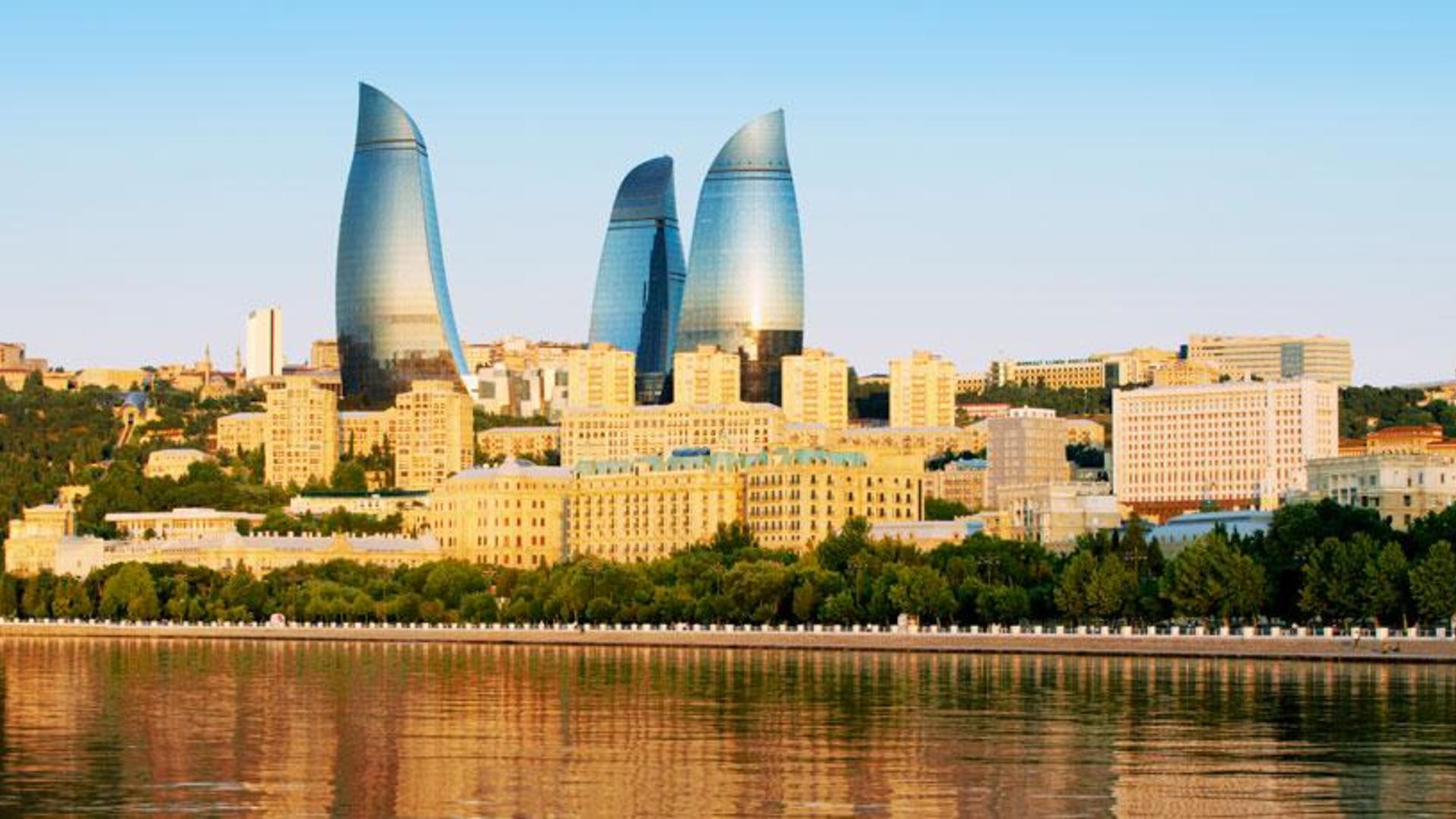 Fairmont baku flame towers. Бакку. Баку туры 2022. Баку отдых 2022 на авто. Вакансии в Баку.