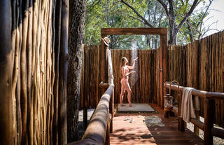 Sanctuary Chief's Camp - Outdoor Shower