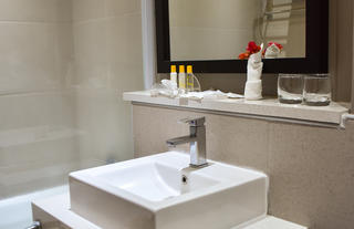 Suite Bathroom