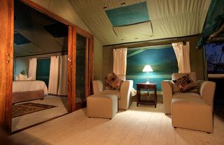 Meru-style tent Gunn's Camp - interior/lounge