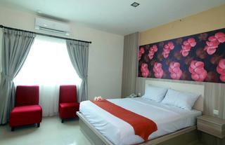 https://www.facebook.com/hotelBBCSENGKANG/photos/a.354939208002649/354939554669281/?type=3&theater