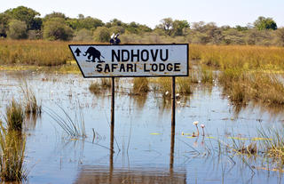 Ndhovu Safari Lodge - Sign Board