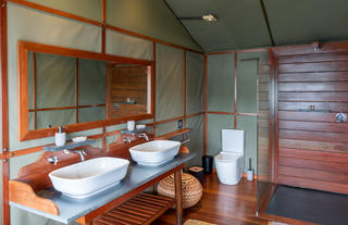 Ndhovu Safari Lodge - River Suite - bathroom