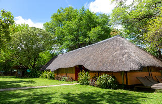 Ndhovu Safari Lodge - main area and reception