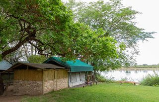 .Ndhovu Safari Lodge - Safari Tent - outside