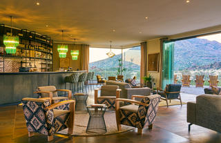 Lounge-and-Bar-at-Main-Area-Hohenstein-Lodge
