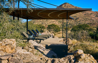 Pool-Loungers-Hohenstein-Lodge