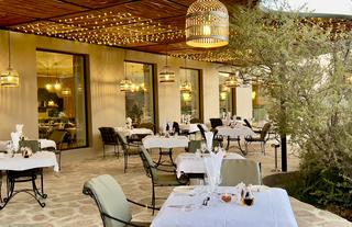 Outside-Dining-Hohenstein-Lodge