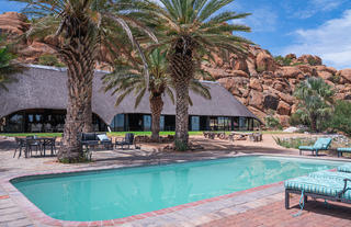 Outdoor pool & sunbeds