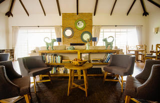 Katambuga House - Lounge / Dining area