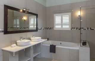 Mountain Suite - Bathroom
