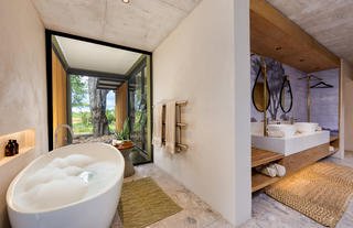 Suite Bathroom
