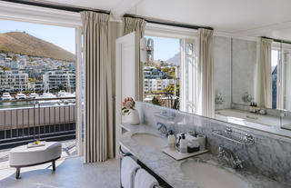 Waterfront Suite Bathroom