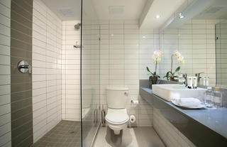 PortsWood Hotel Standard Twin Bathroom 