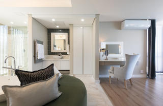 Penthouse Suite Bathroom