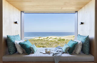 Morukuru Beach Lodge - Daybed with a view