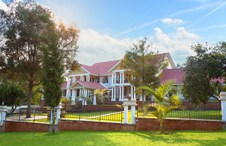 Outside view of Salinero Millie Lodge