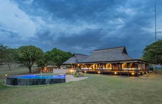 Muluwa Lodge Main Lodge overlooking infinity Pool 