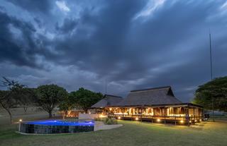 Muluwa Lodge Main Lodge overlooking infinity Pool 