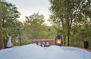 Masuwe Lodge - Hideaway Chalet outdoor tub