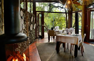 Rhino Post Safari Lodge - Dining