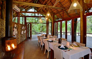 Rhino Post Safari Lodge - Dining