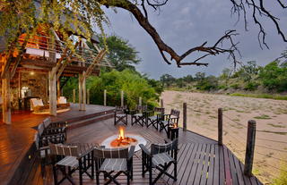 Rhino Post Safari Lodge - Lodge 