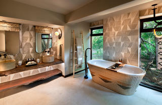 Phinda Forest Lodge Family Suite bathroom