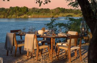 Mpala Jena Outdoor dining on the banks of the Zambezi River
