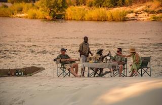 Mpala Jena - sundowners on the Zambezi River