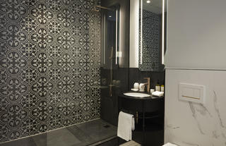 Classic Rooms Bathroom 